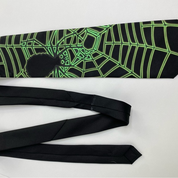 RM Style Spider & Web Glow in the Dark Tie Vintage 1998 Halloween - Picture 4 of 5